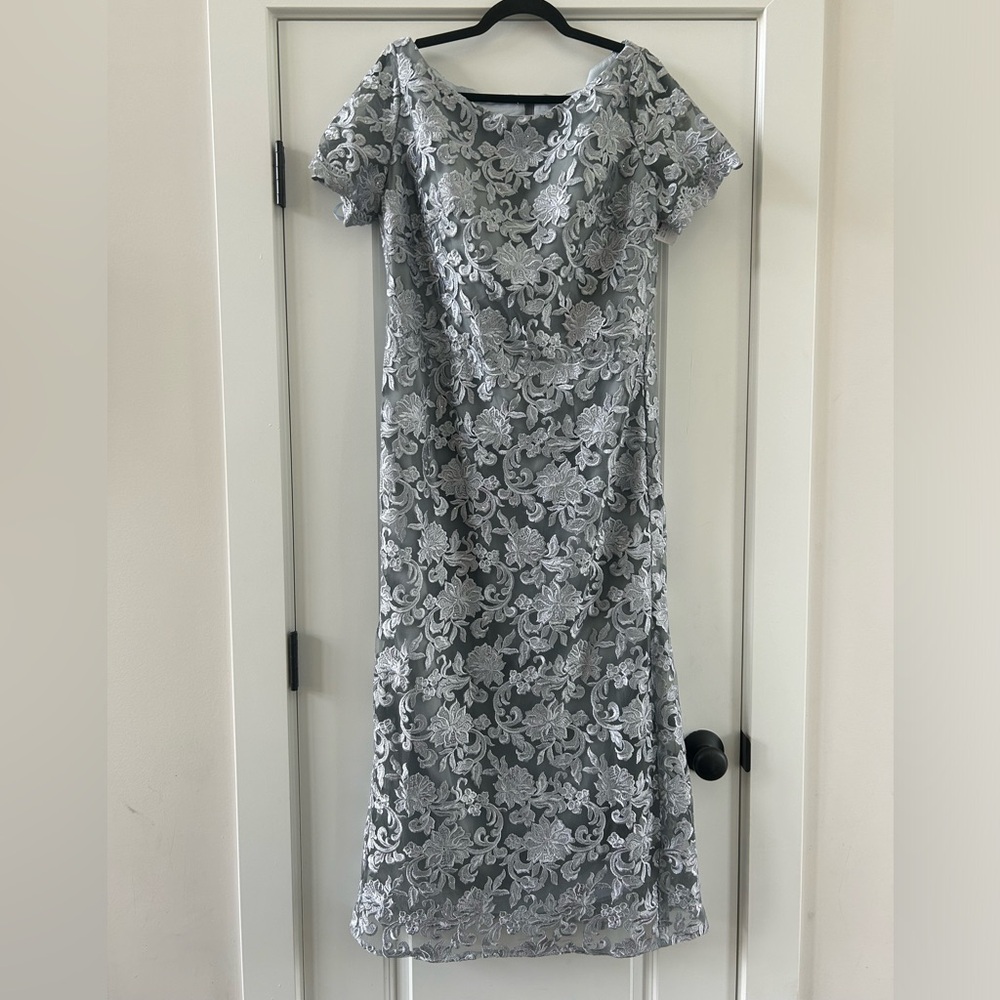 La Femme Silver Floral Embroidered Lace Cap Sleeve Formal Sheath Dress Sz 14